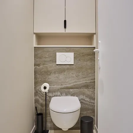 Center Of By Prestige Apartment *