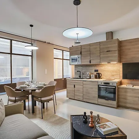 Center Of By Prestige Apartment *